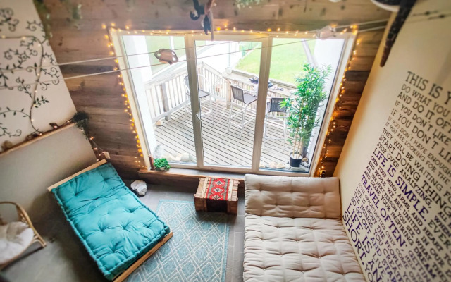 DMG - 'Large, Luxurious Ground Floor' Apartment