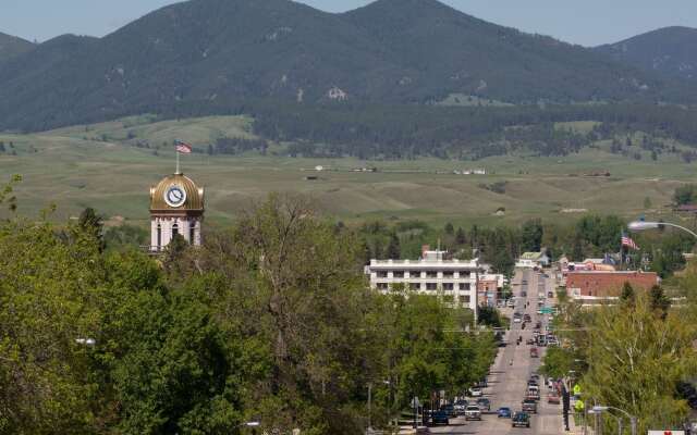 Super 8 by Wyndham Lewistown