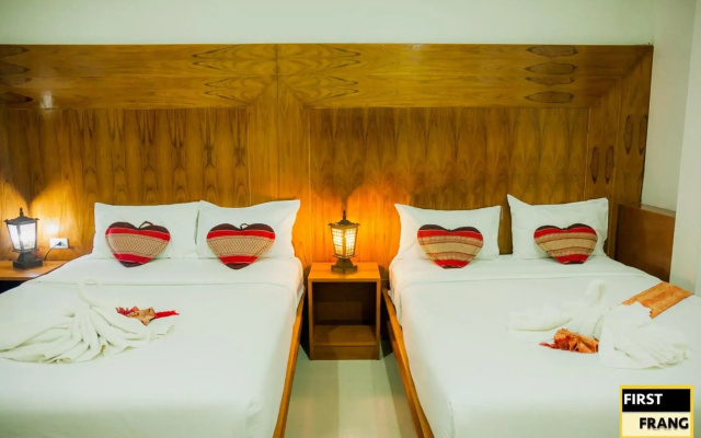 First & Frang Hotel