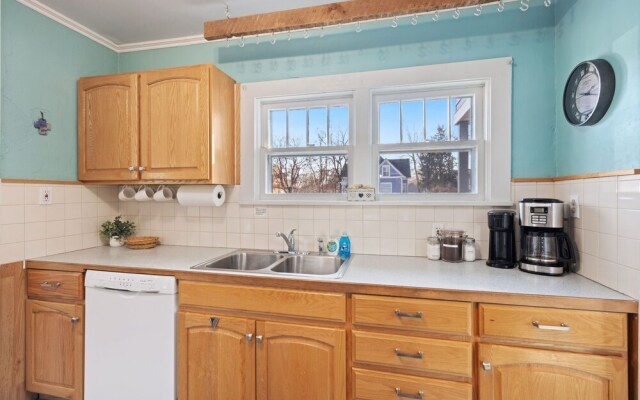 Cozy Home in Downtown Loveland W/ Free Bikes!