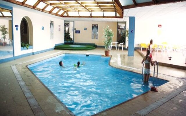 Suncrest Beach Vacation Club, Qawra, Malta
