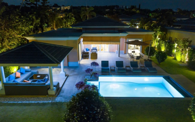 Luxury Pool Villa 604
