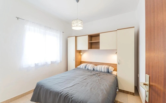 Stunning Home in Veli Rat With Wifi and 2 Bedrooms