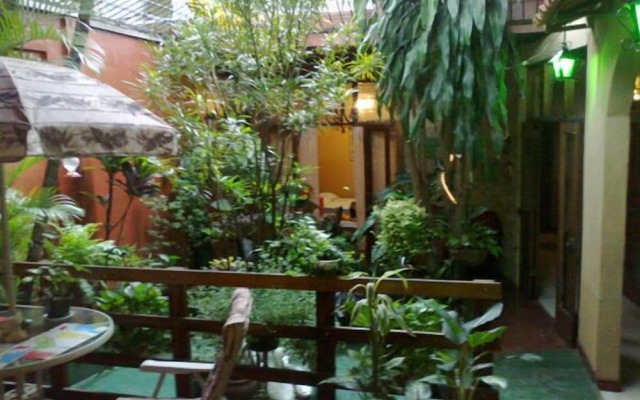 Charly's Place Hotel