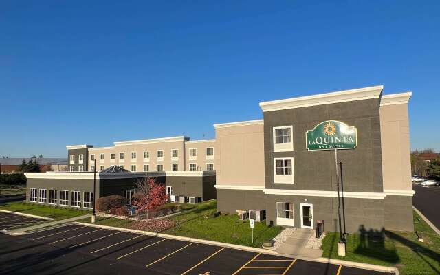 La Quinta Inn & Suites by Wyndham Oshawa