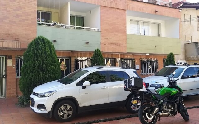 Aparta Hotel Calasanz Home