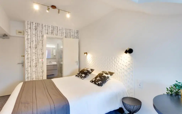 Brit Hotel Le Cygne