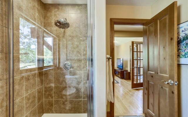 Highland Greens Comfort 3 Bedroom Townhouse by RedAwning