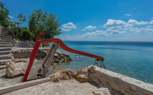 Exotic Holiday Home in Tribanj-Krušćica near Sea