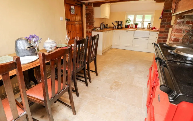 19 Clatterford Shute