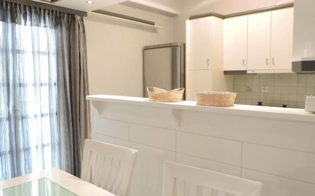 Spacious Apartment near Panormou subway st.