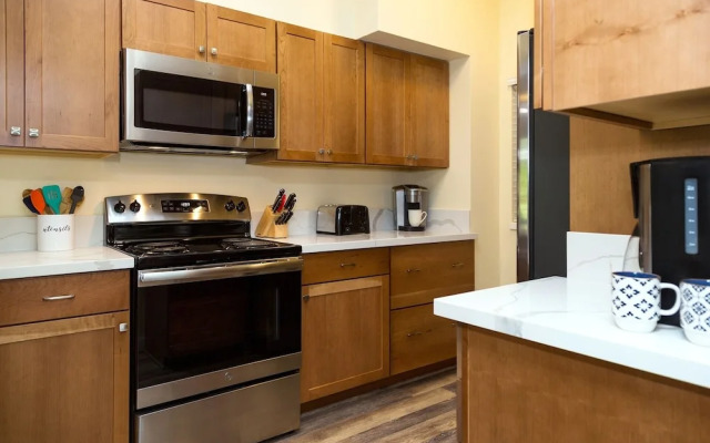 Vista Waikoloa D-102 2 Bedroom Condo by RedAwning