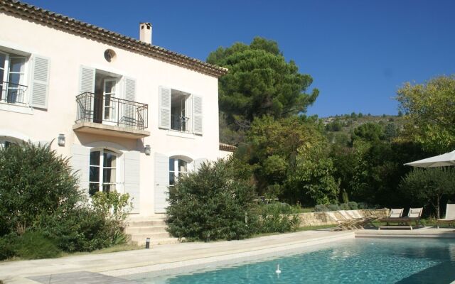 Atmospheric Villa in Pottery Town Salernes , Near Many Lovely Villages