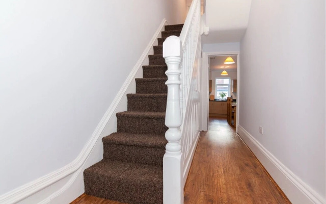 6 Bed House near Manchester