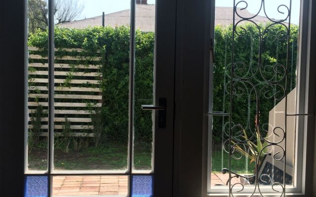30 on Oatlands Road