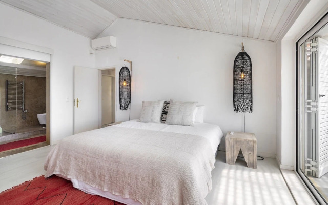 Stylish Sunny Penthouse Near Cascais Center & Greenspace