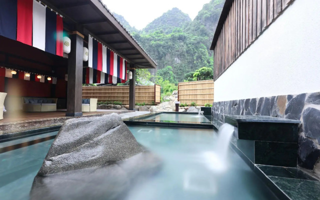 Yoko Onsen Quang Hanh