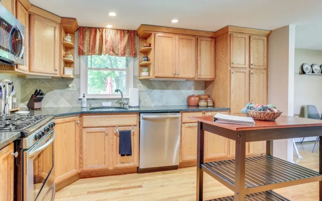 Charming Highland Falls Home < 2 Mi to West Point!