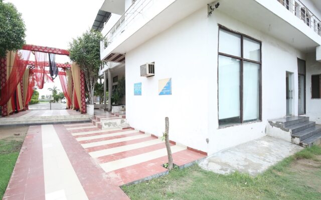 Collection O 15996 Ma Resort