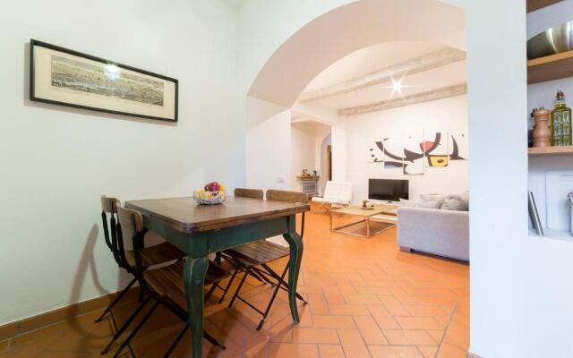 Santa Maria Novella 6 sleeps near the central station