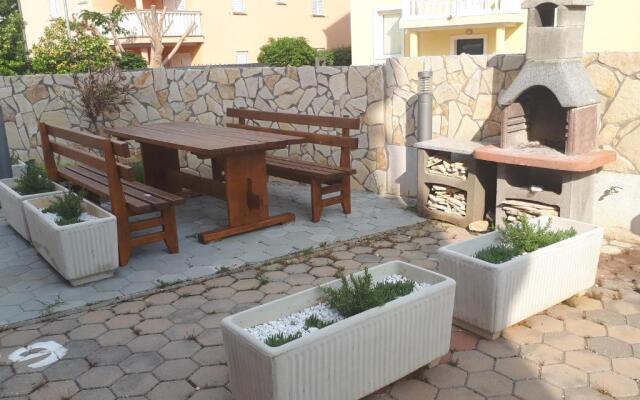 Apartment Lovorka 5