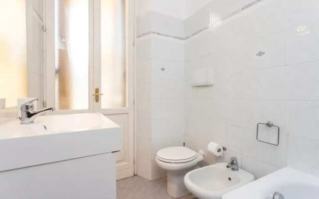 Comodo appartamento con due stanze al Colosseo