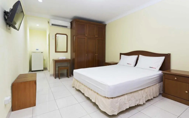 RedDoorz Plus near Ciputra World Kuningan 2
