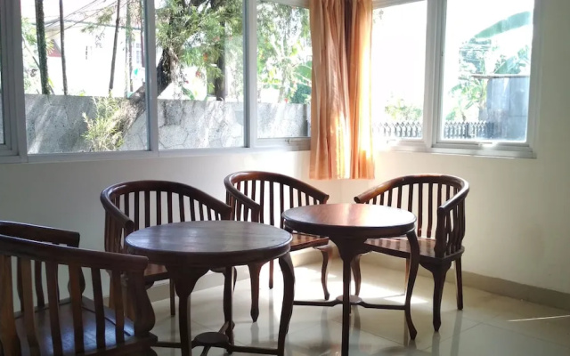 De Sutami Pasteur Villa by HouseinBandung