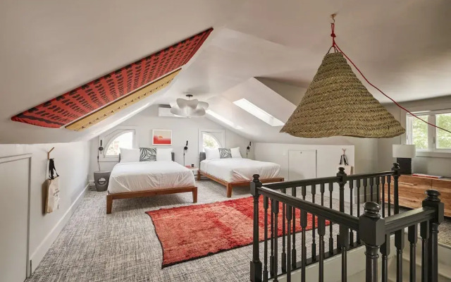 Woodstock Way Hotel