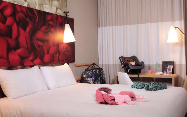 Red Hotel