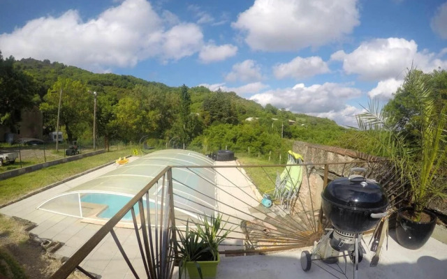 House With 2 Bedrooms in Octon , With Shared Pool