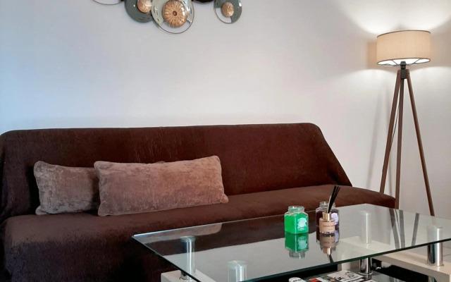 Crystal Cherry Apartment