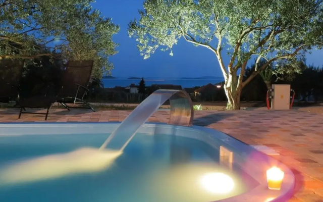 Enticing Mobile Home in Pakoštane With Swimming Pool