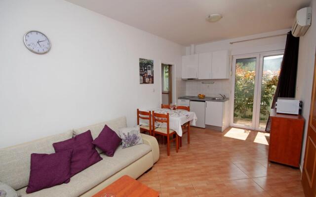 JoviZe - free parking - A5(2+2)