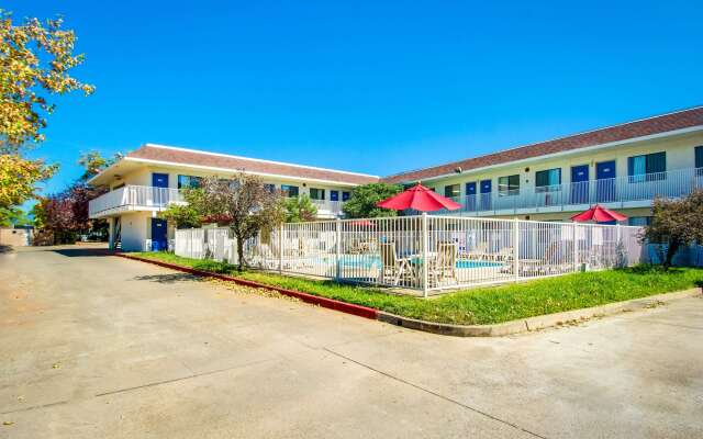 Motel 6 Redding, CA - North