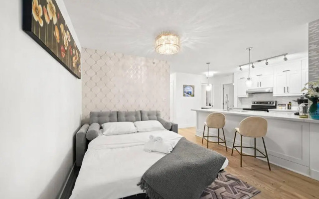 Water View Condo in Downtown Vancouver (2BR/2Bath)