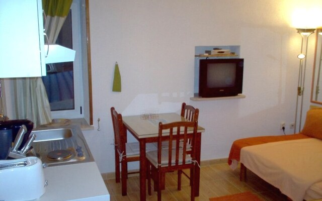 Apartments Tomi Sućuraj