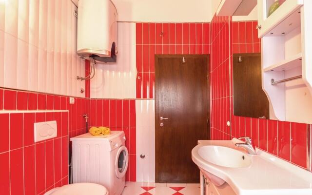 Beautiful Apartment in Makarska With 1 Bedrooms and Wifi