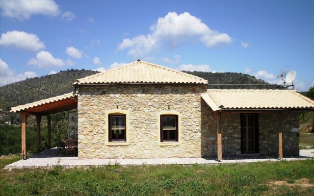 Traditional Stone House - Individual - 4-8 Persons