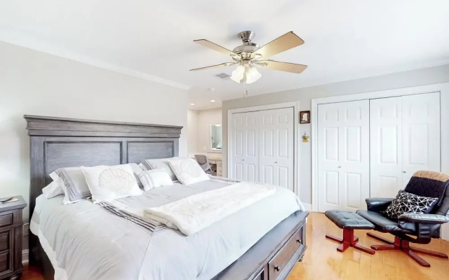2BR Updated Dog-friendly Condo w/ Pool & Tennis