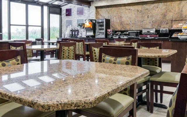 Comfort Inn Metro Airport