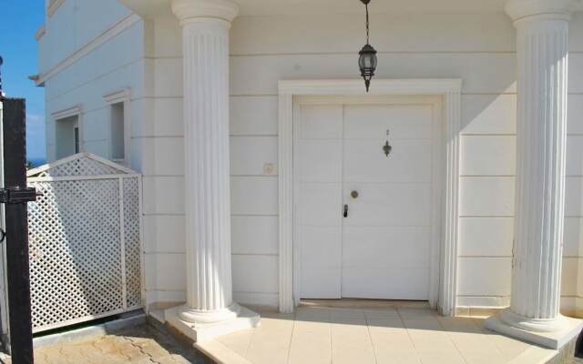 Villa Roman by Amy Villasa