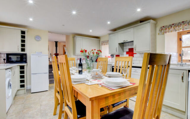 Holiday Home Bwthyn yr Onwydden