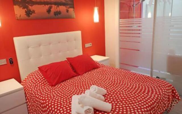 Conil Red-Black Apartment