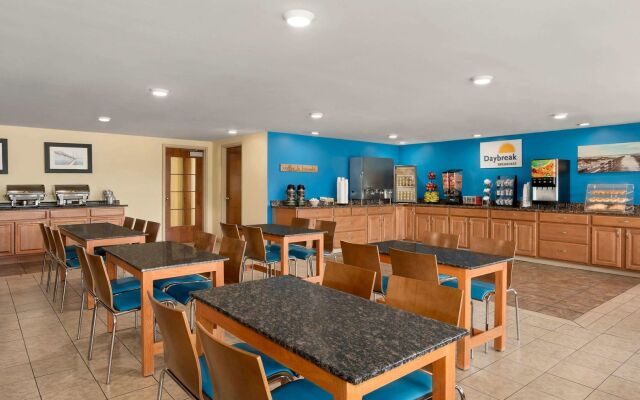 Spark by Hilton Portland Airport Maine Mall