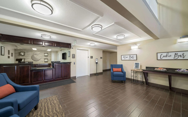 Comfort Suites Red Bluff near I-5