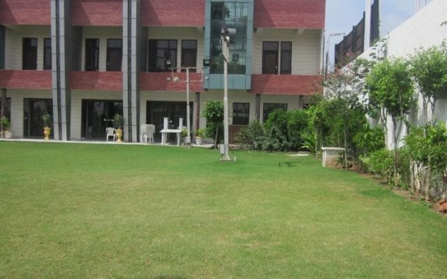 Amrapali Resort