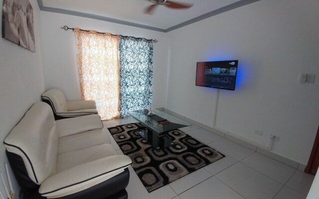 Tropical Condo BBQ Pool 5min to Airport