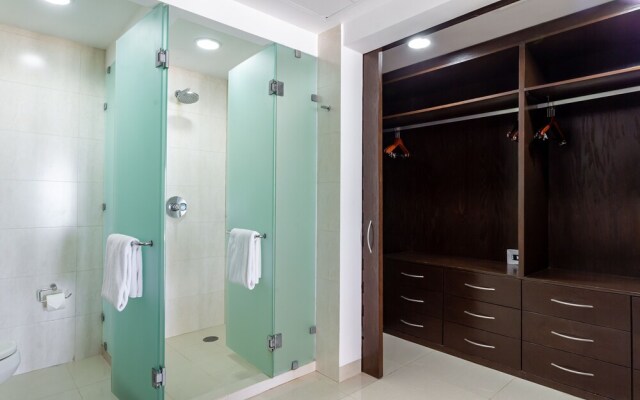 Casa Miramar 2 Bedroom Condo by Redawning