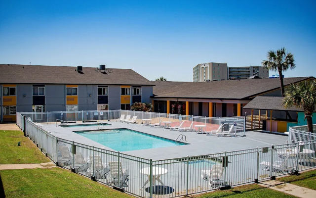 Biloxi Beach Hotel